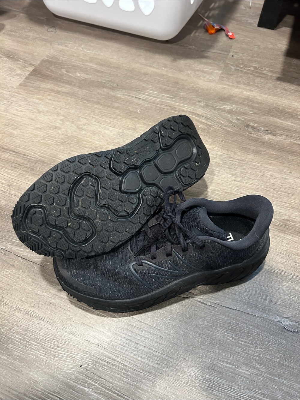 Women’s Black new balance fresh foam Shoes size 9.5 - Picture 2 of 3